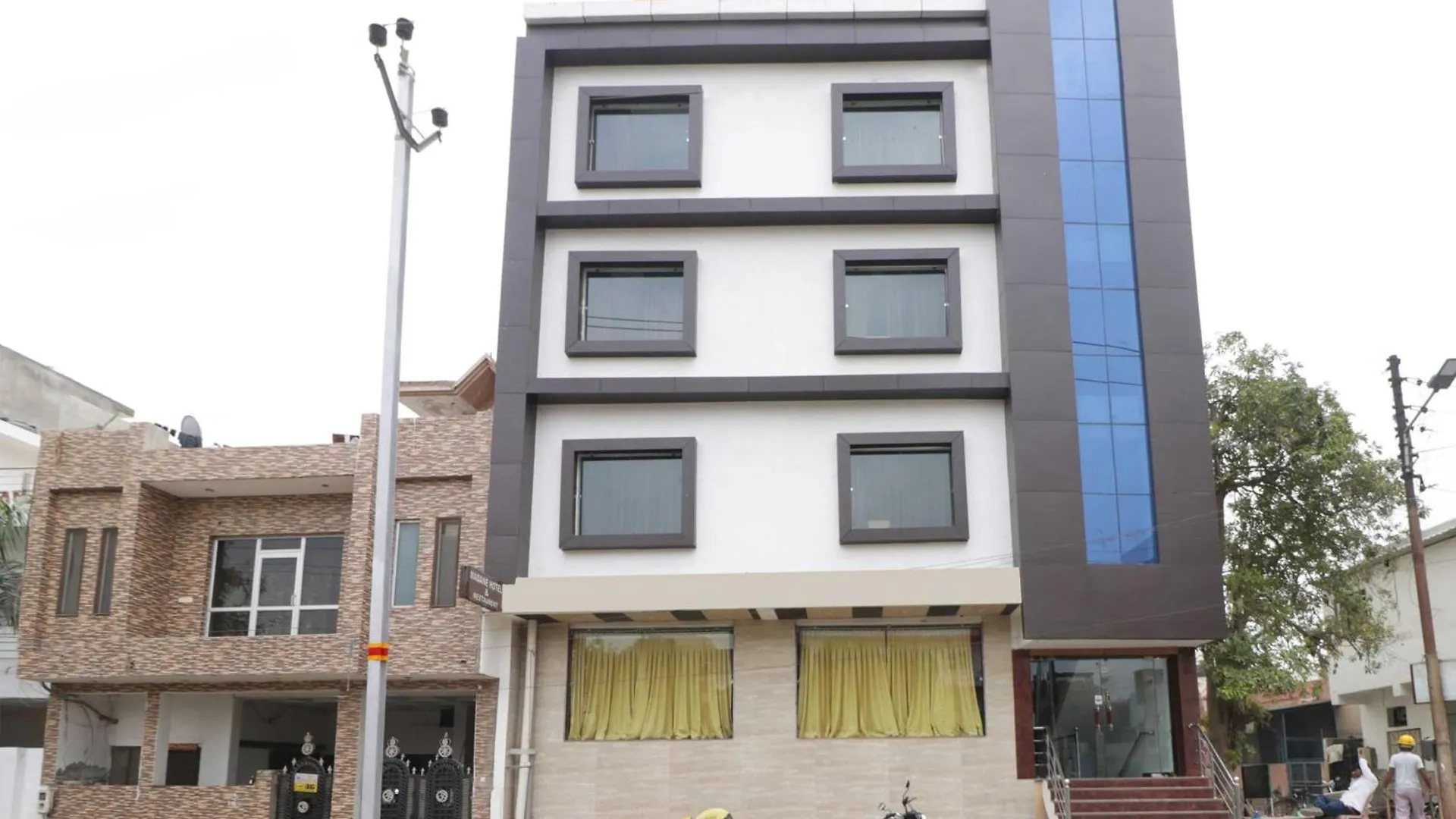 Hotel O Jalsa Tajganj 3*,